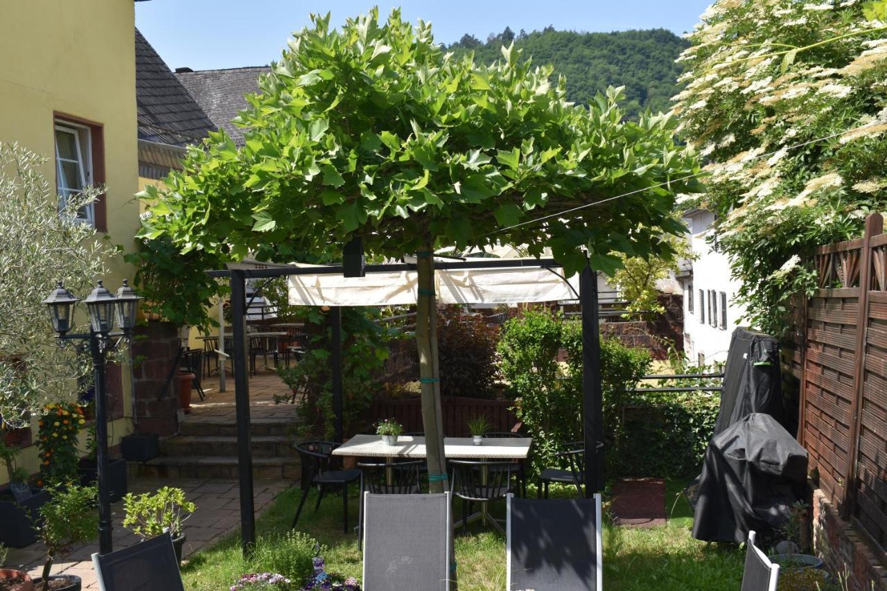 Landgasthof Zur Sonne Enkirch Bagian luar foto
